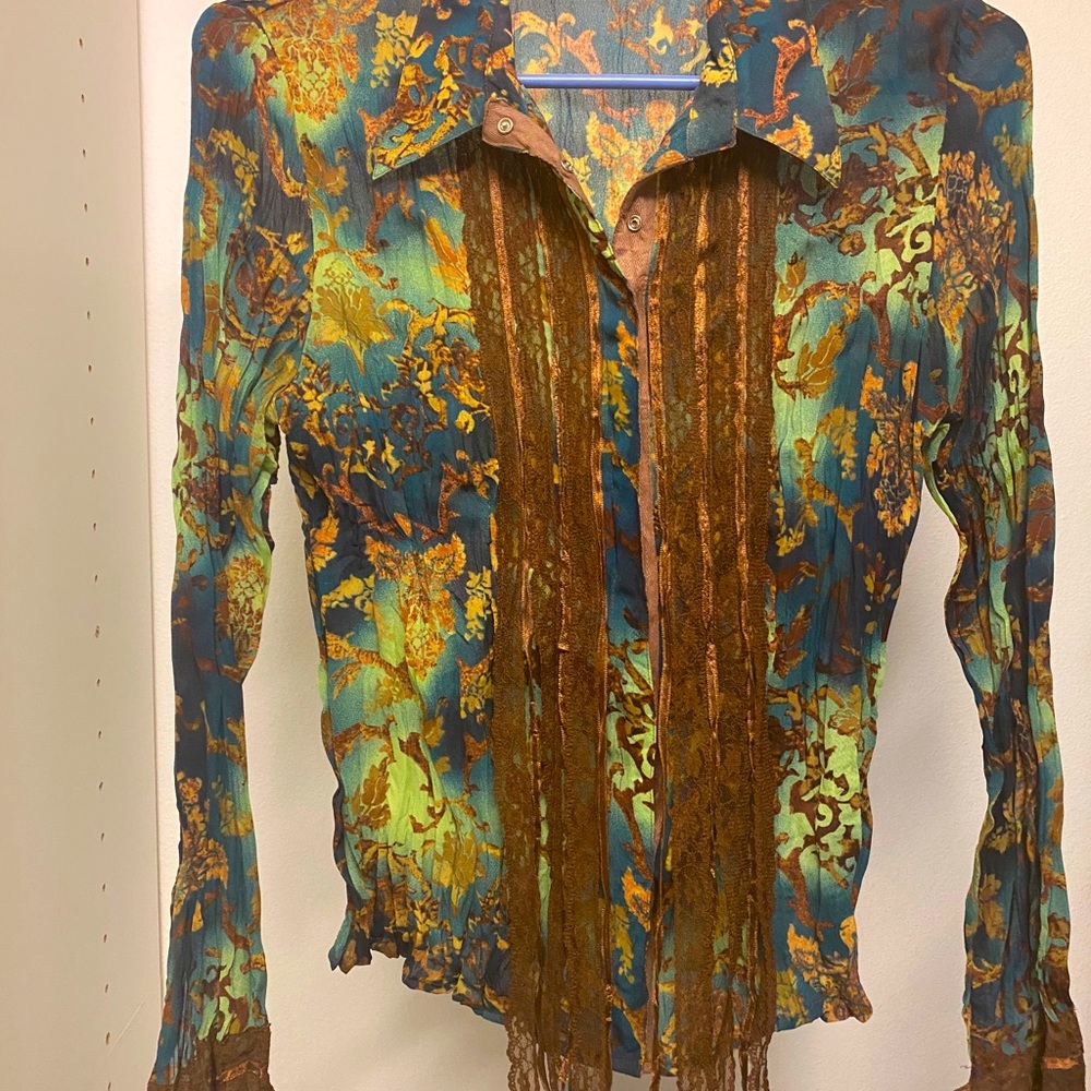 Super cool Violet and Claire top